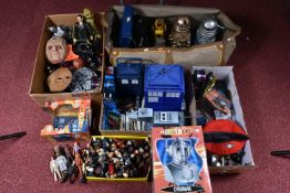 A COLLECTION OF MODERN DOCTOR WHO COLLECTABLES, to include battery operated remote control models (