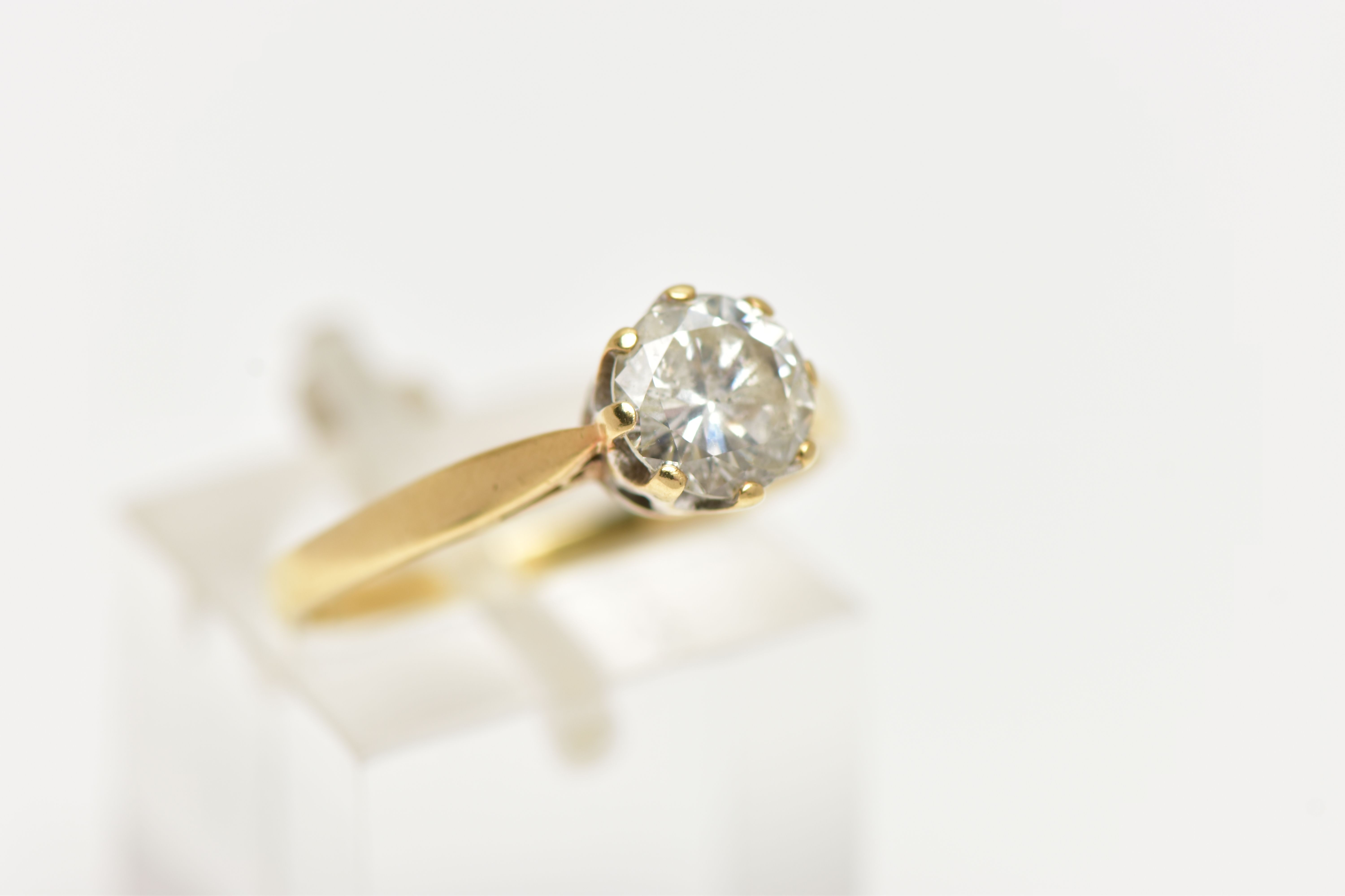 AN 18CT YELLOW GOLD, SINGLE STONE DIAMOND RING, round brilliant cut diamond in an eight claw - Image 4 of 7