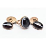 A 9CT GOLD BANDED AGATE RING AND PAIR OF CUFFLINKS, the ring set with an oval cut banded bulls eye