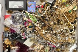 A BOX OF ASSORTED COSTUME JEWELLERY, to include a large white metal statement ring set with a
