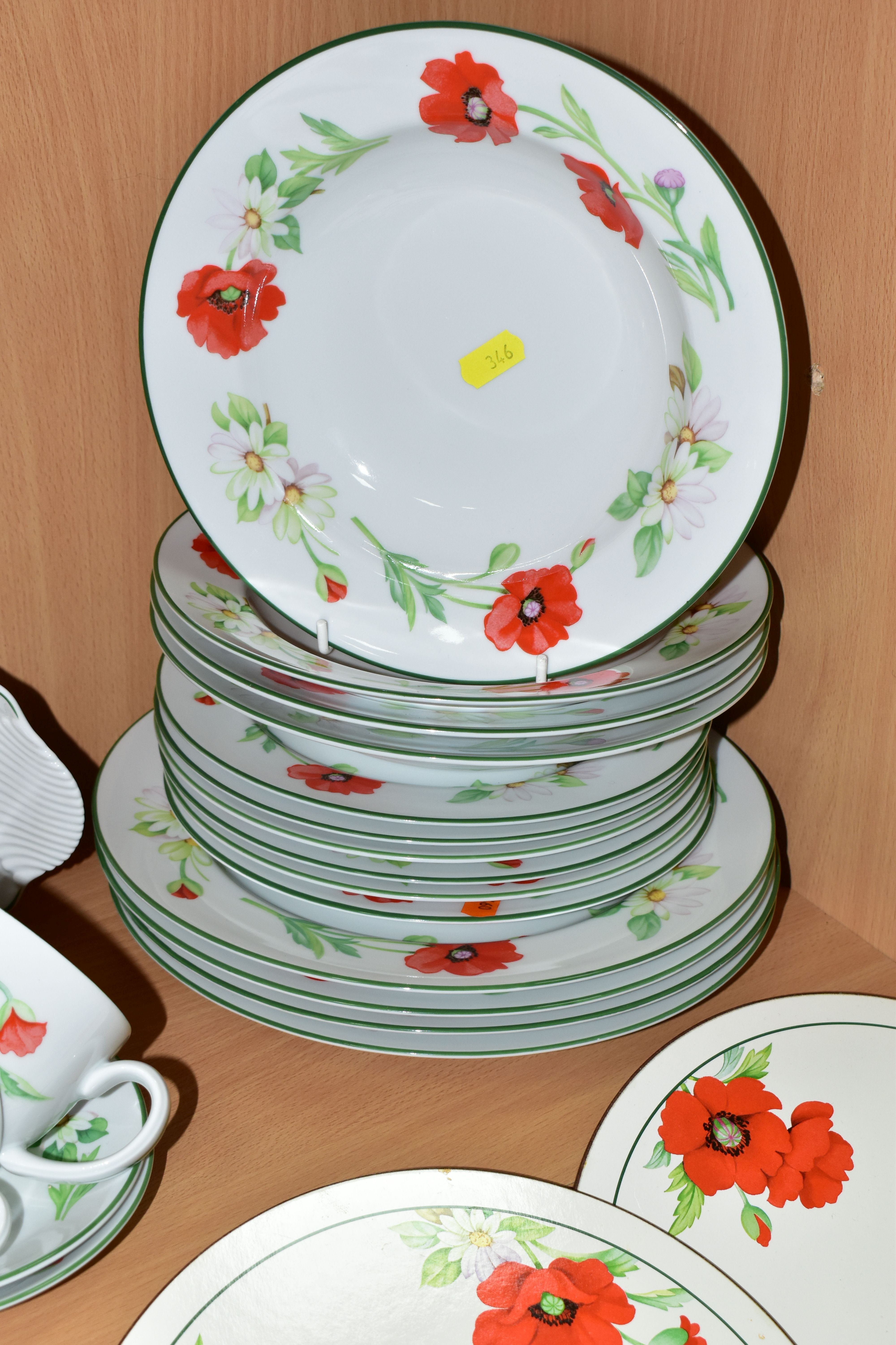A QUANTITY OF ROYAL WORCESTER 'POPPIES' PATTERN OVEN TO TABLEWARE, comprising a boxed set of - Image 2 of 6