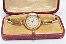 A LADYS EARLY 20TH CENTURY, 9CT GOLD WRISTWATCH, manual wind, round white dial, Arabic numerals,