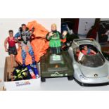 A QUANTITY OF MODERN HASBRO ACTION MAN FIGURES, ACCESSORIES AND VEHICLES, to include parachute,