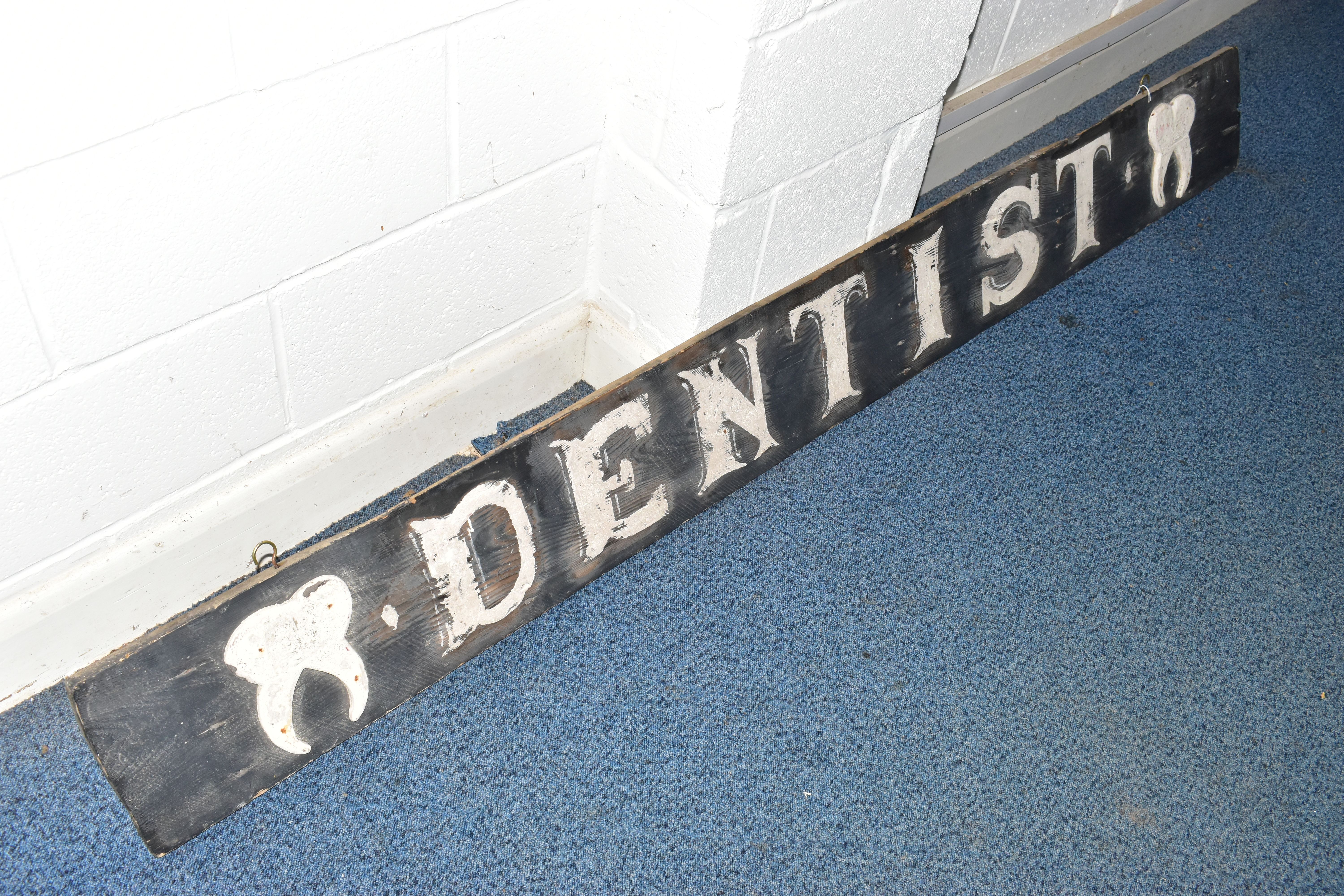A 19TH CENTURY WOODEN BOARD LATER PAINTED AS A 'DENTIST' SIGN, with applied wooden tooth to either - Image 5 of 7