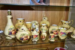 SIXTEEN PIECES OF AYNSLEY ORCHARD GOLD GIFTWARES, comprising a fruit bowl, six assorted vases