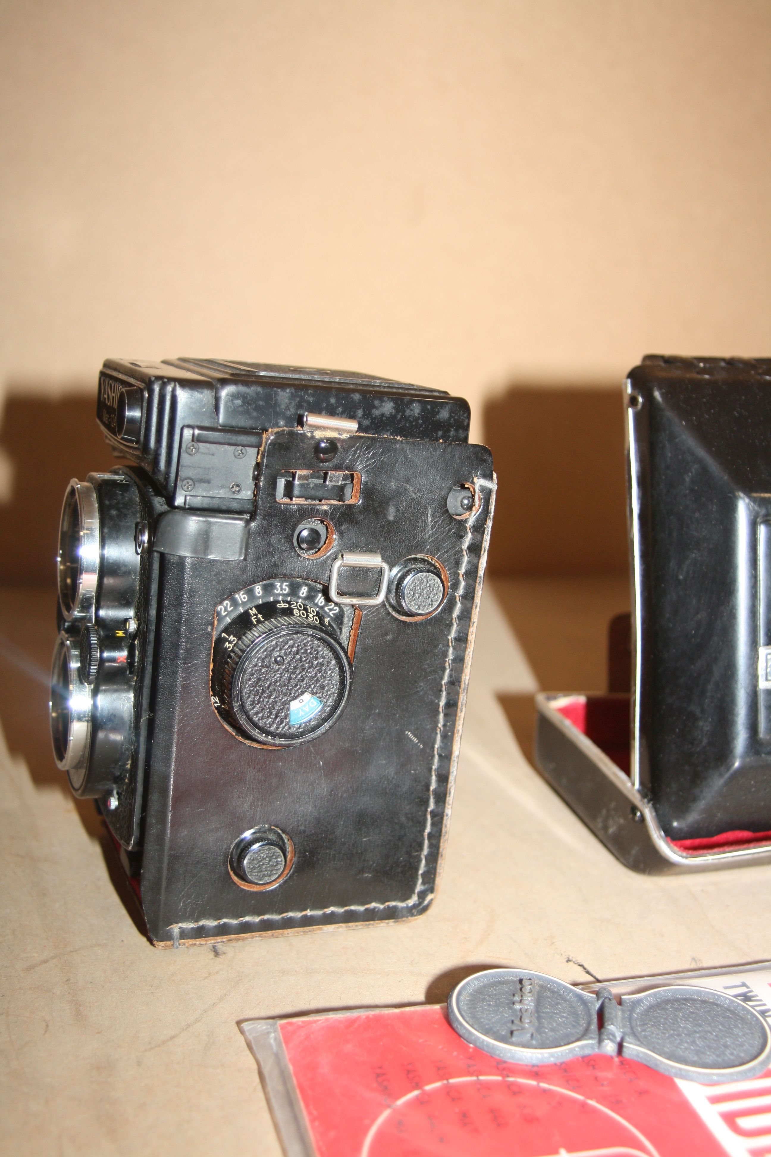 A YASHICA MAT 124G TLR CAMERA with 80mm f 2.8 and f3.5 lenses and leather case along with Yahica - Image 3 of 5