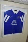 A FRAMED EVERTON FOOTBALL SHIRT SIGNED BY ROBERTO MARTINEZ, signature with 'Blue Wishes 13/14',