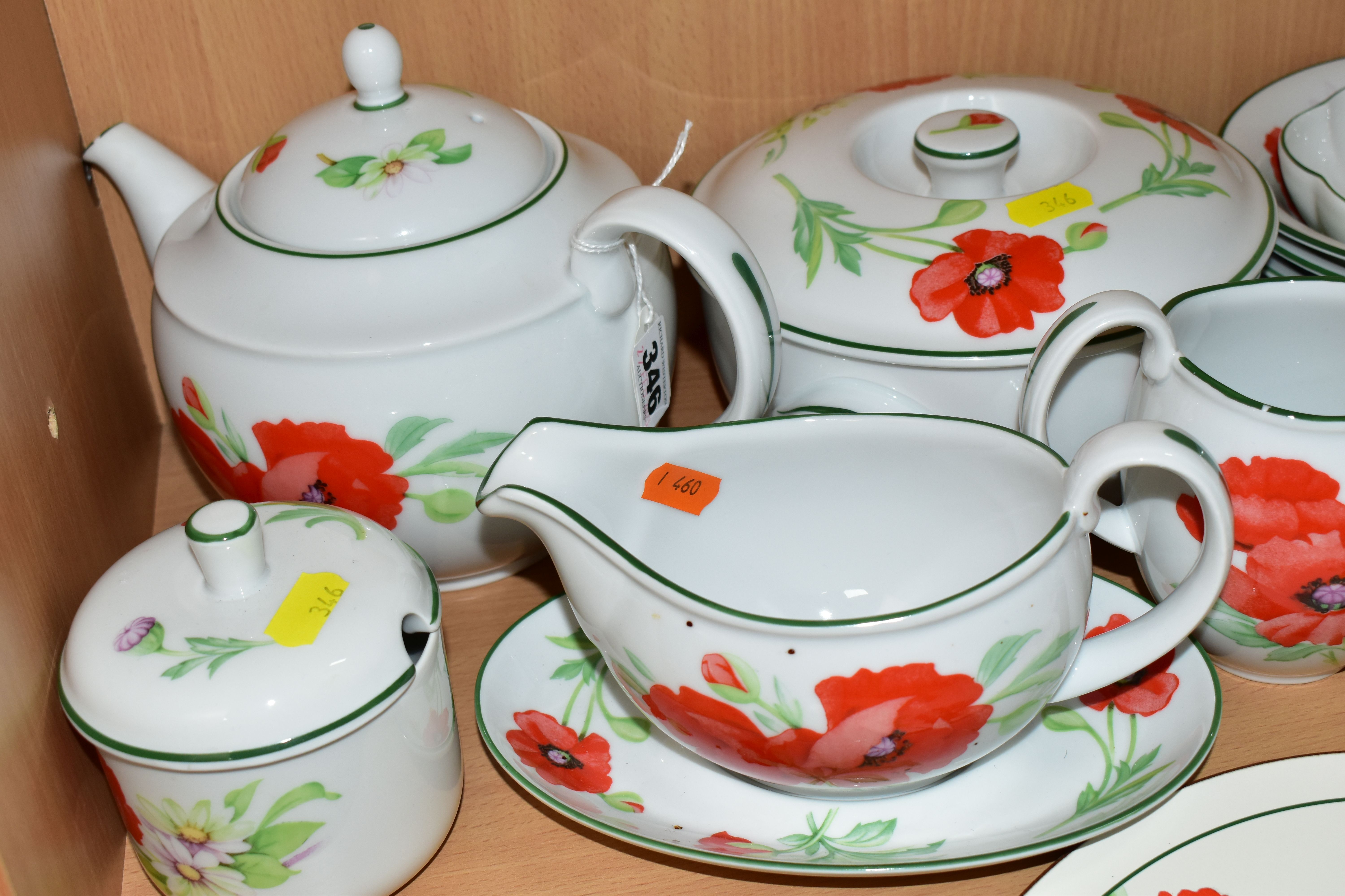 A QUANTITY OF ROYAL WORCESTER 'POPPIES' PATTERN OVEN TO TABLEWARE, comprising a boxed set of - Image 4 of 6