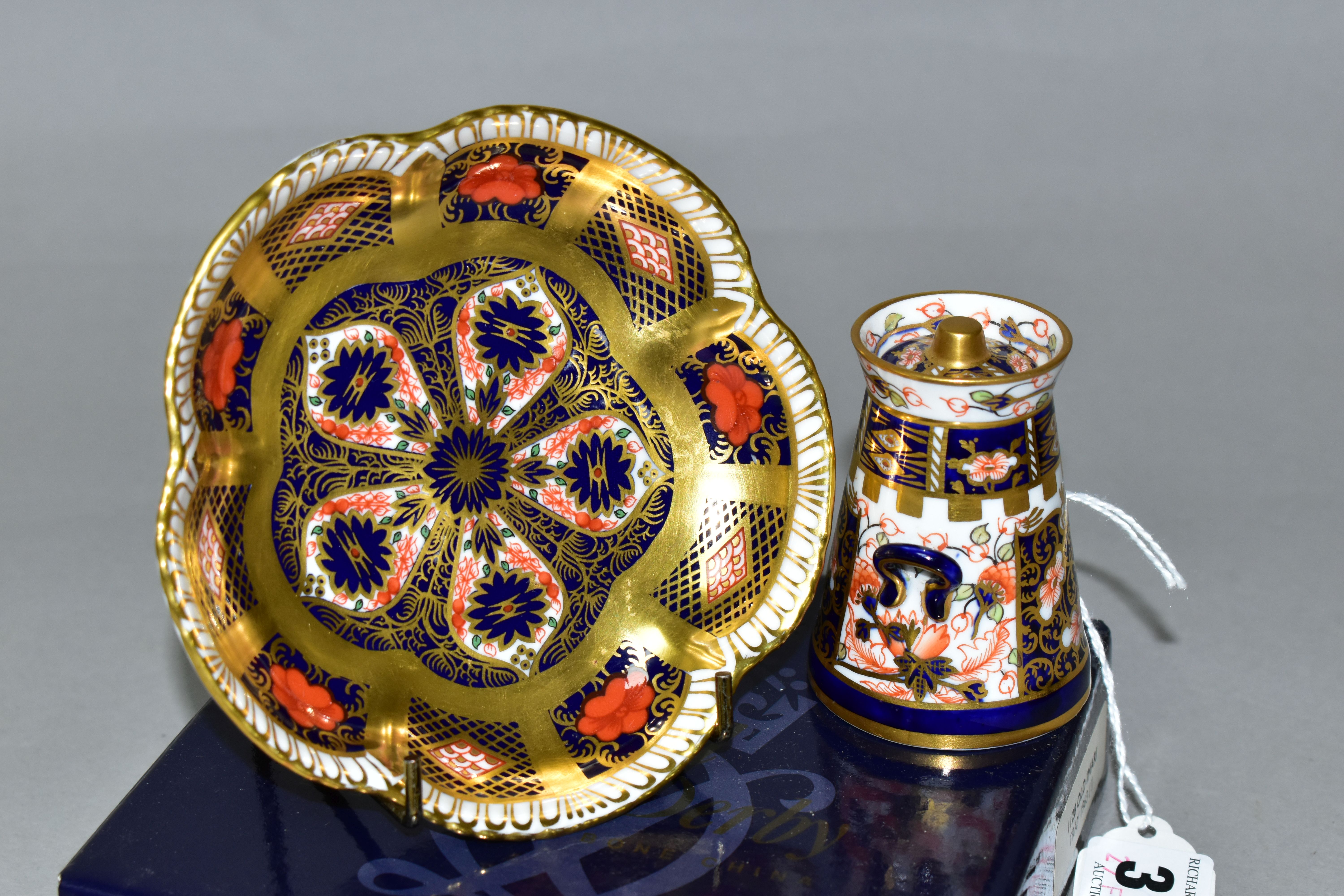 TWO PIECES OF ROYAL CROWN DERBY GIFTWARES, comprising an Imari pattern 6299 miniature milk churn - Image 4 of 5