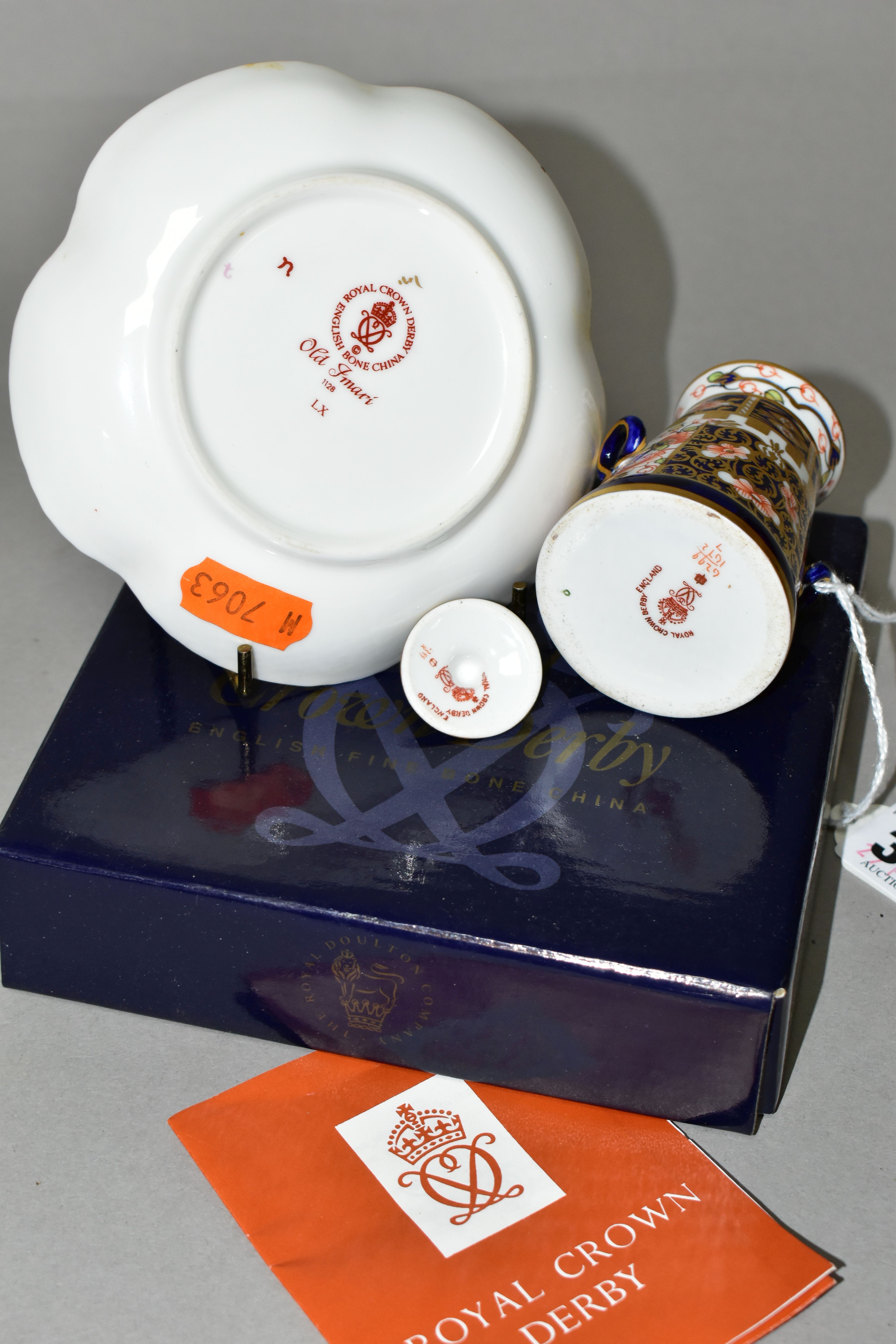 TWO PIECES OF ROYAL CROWN DERBY GIFTWARES, comprising an Imari pattern 6299 miniature milk churn - Image 5 of 5