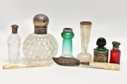 A GROUP OF 19TH AND EARLY 20TH CENTURY SILVER AND WHITE METAL MOUNTED SCENT BOTTLES AND TOILET
