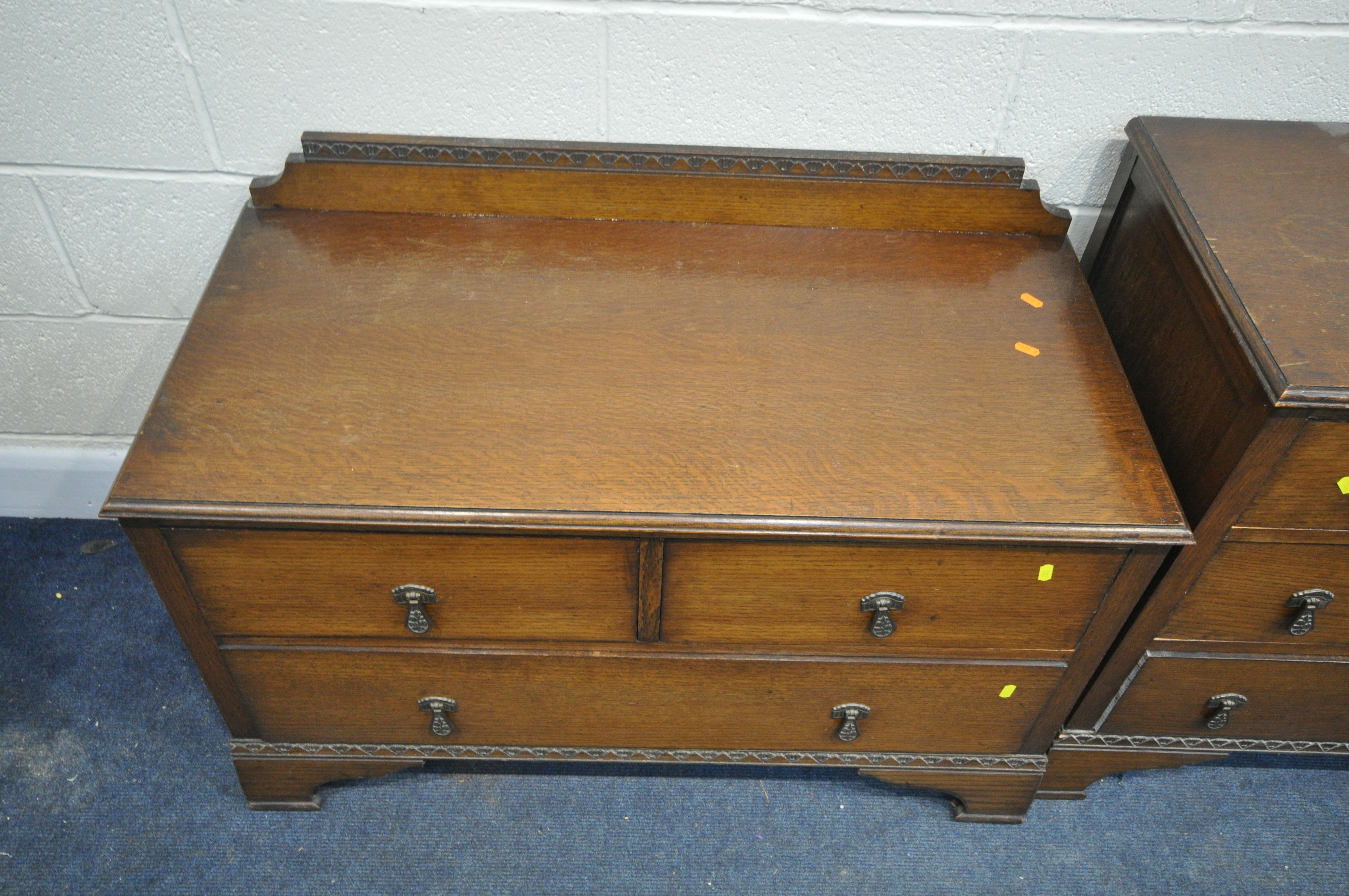 A 20TH CENTURY OAK CHEST OF THREE LONG DRAWERS, width 92cm x depth 45cm 76cm, a low chest of three - Image 3 of 4
