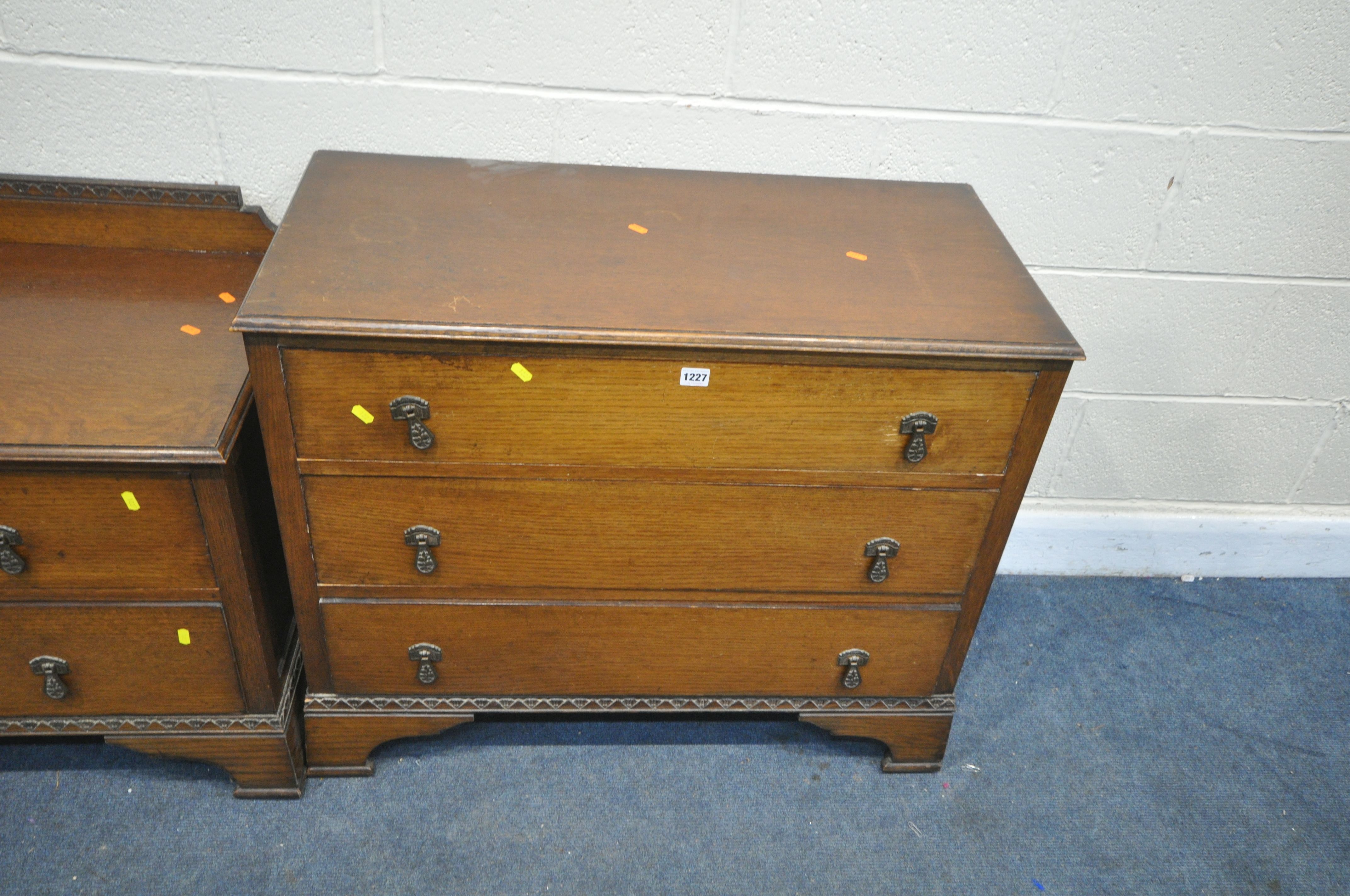A 20TH CENTURY OAK CHEST OF THREE LONG DRAWERS, width 92cm x depth 45cm 76cm, a low chest of three - Image 2 of 4