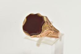 A 9CT GOLD EARLY 20TH CENTURY SIGNET RING, rose gold set with a polished shield shape carnelian