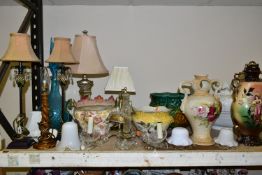 A GROUP OF LAMPS AND DECORATIVE HOMEWARES, to include a pair of modern table lamps with pineapple