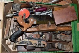 A BOX OF VINTAGE CARPENTRY / WOODWORKING PLANES ETC, to include a Stanley No 78 rebate plane,