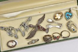 AN ASSORTMENT OF WHITE METAL JEWELLERY, to include a heart pendant with guilloche enamel and