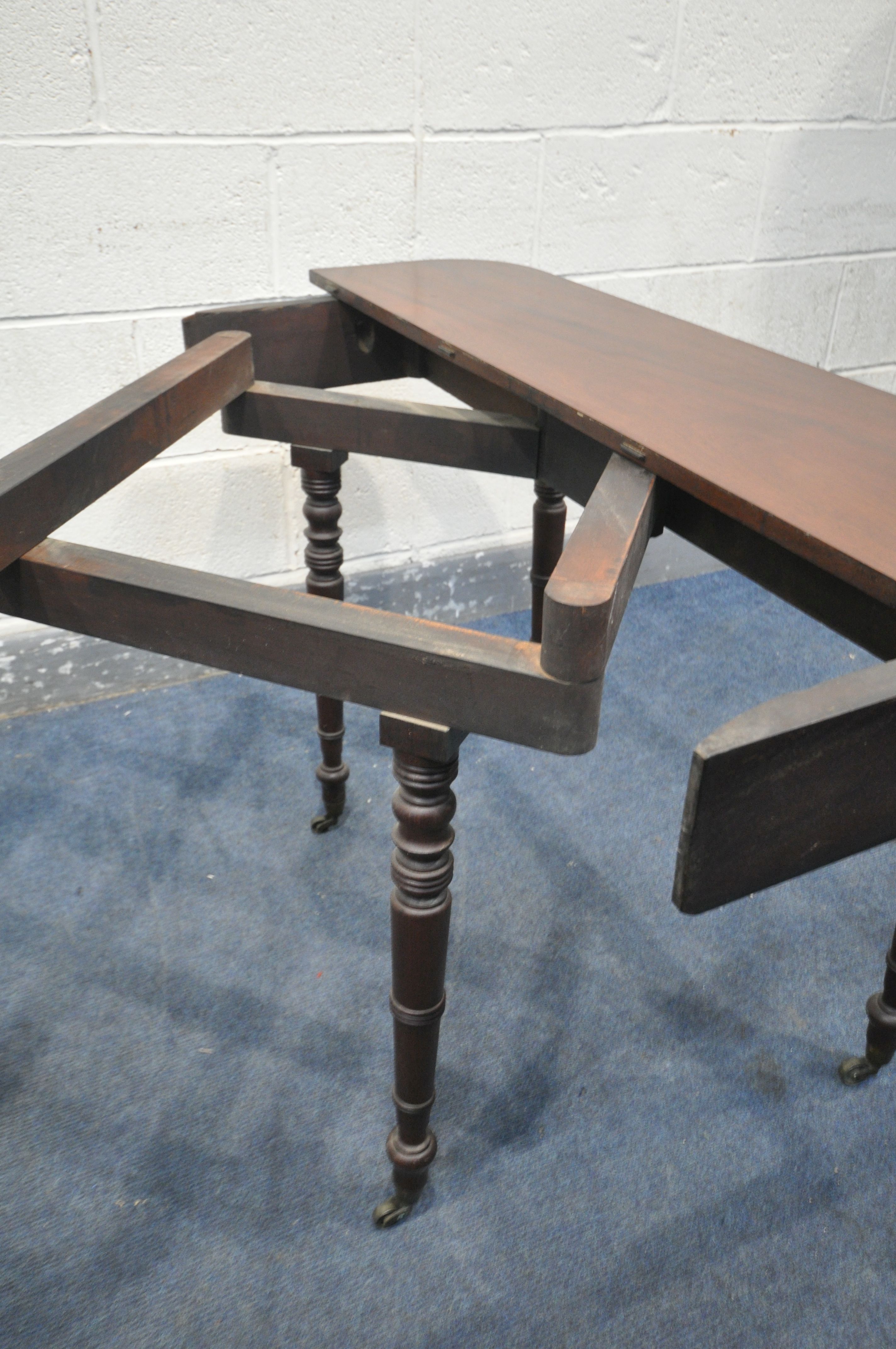 A REGENCY MAHOGANY CONCERTINA ACTION EXTENDING DINING TABLE, with two sized additional leaves, on - Image 6 of 11