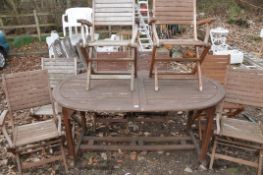 A EXTENDABLE GARDEN TABLE WITH EIGHT FOLDING CHAIRS (9)