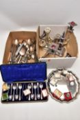 A BOX OF ASSORTED ITEMS, to include a cased tea spoon set, encasing ten teaspoons and sugar tongs (