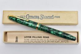 A BOXED 'CONWAY STEWART' FOUNTAIN PEN, green marble effect fountain pen, fitted with a 14k nib,
