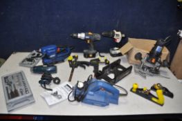 A SELECTION OF POWERTOOLS to include a Draper electric planer, Draper orbital sander, Black and