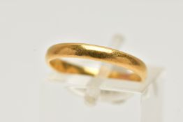 A POLISHED 22CT GOLD BAND RING, thin band approximately 2.4mm, hallmarked 22ct Birmingham, ring size