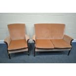 A PARKER KNOLL PINK UPHOLSTERED TWO PIECE LOUNGE SUITE, comprising a settee and an armchair (with