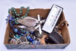 A BOX OF ASSORTED ITEMS, to include a boxed pen and book mark set, an amazonite bead necklace, a