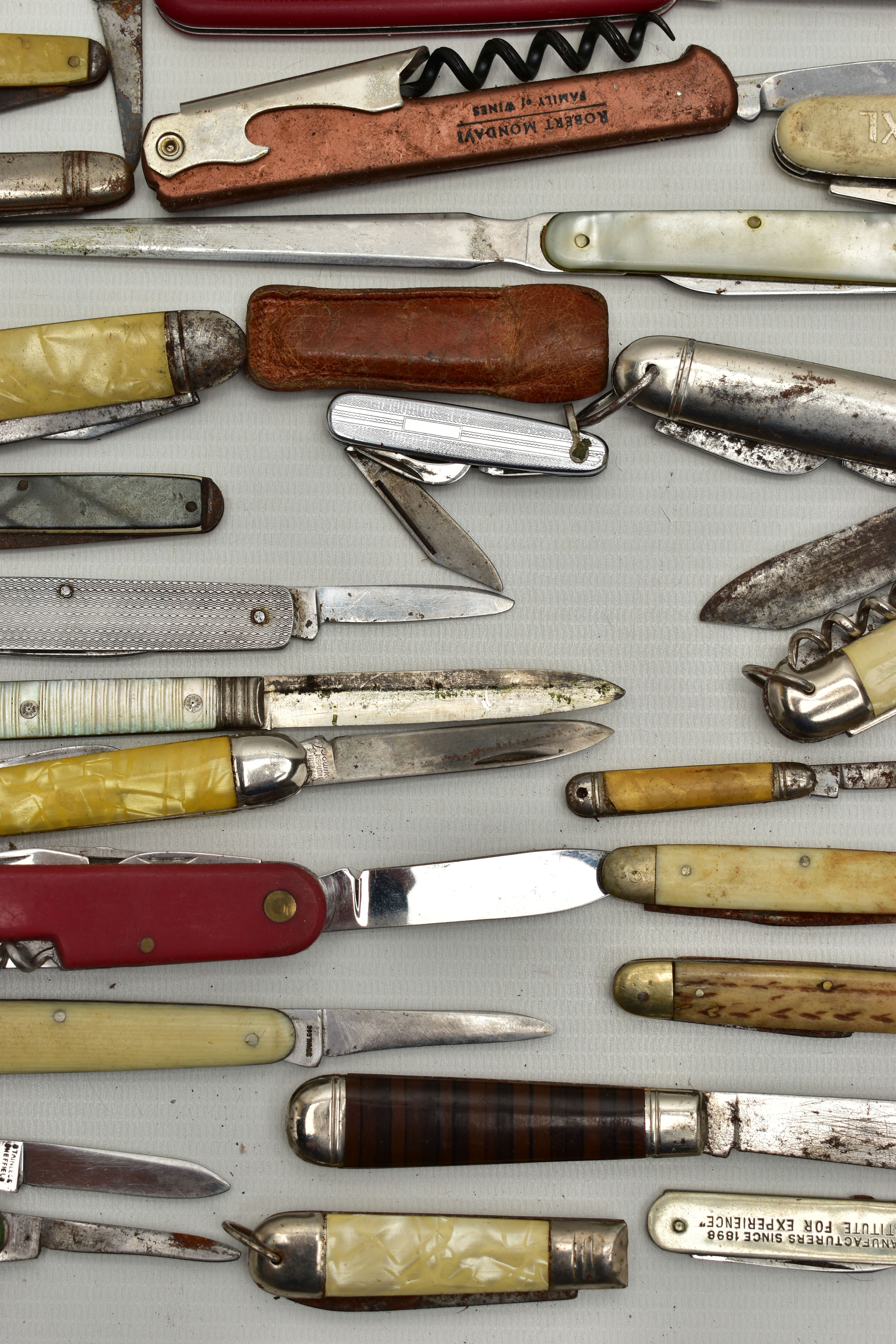A PLASTIC BOX OF ASSORTED FRUIT AND POCKET KNIVES, used conditions, stainless steel, some with - Image 6 of 21