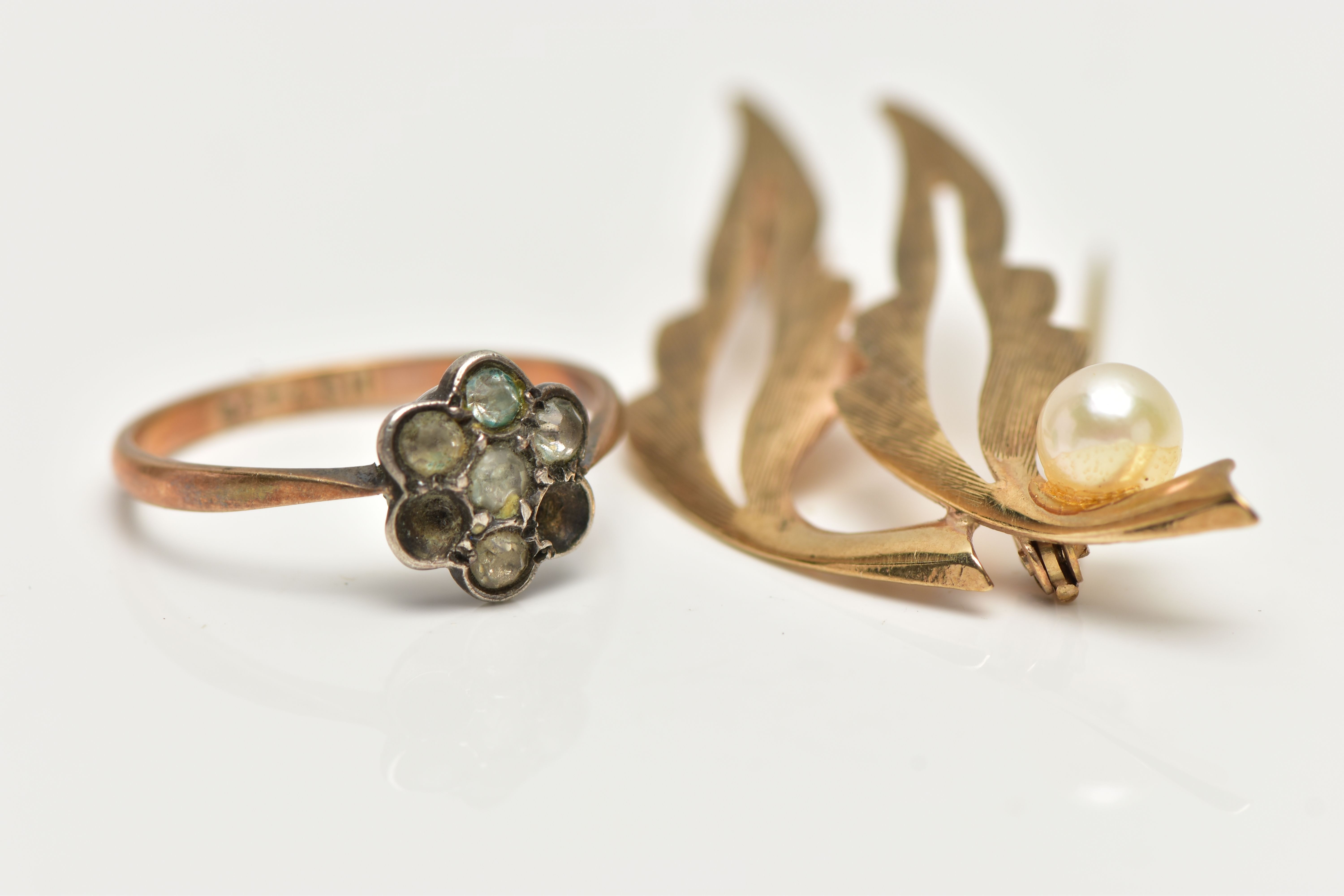 A 9CT GOLD BROOCH AND A RING, openwork leaf brooch set with a single cultured pearl, fitted with a - Image 2 of 3
