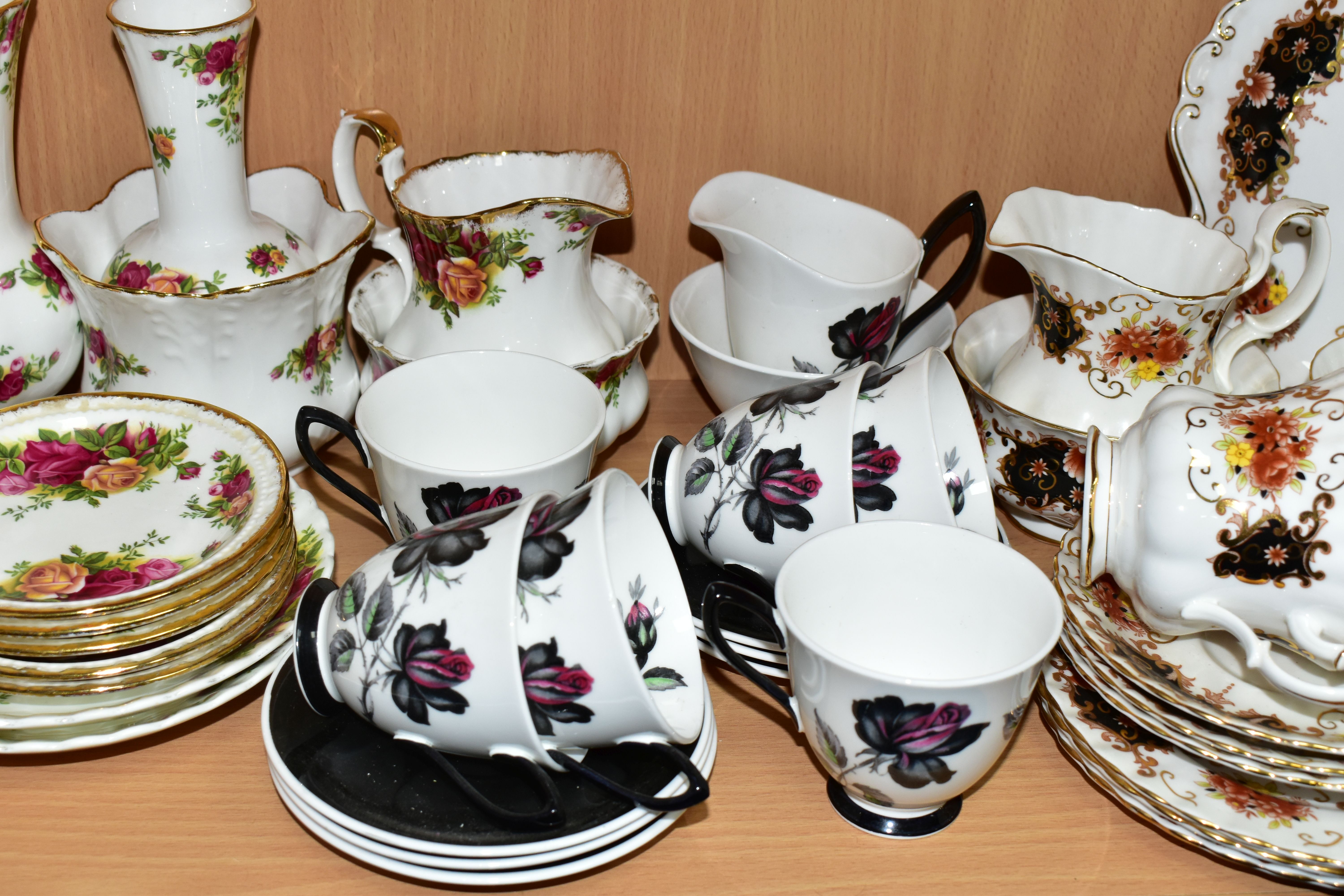 A GROUP OF ROYAL ALBERT TEA AND GIFT WARES, comprising nineteen pieces of Old Country Roses pattern: - Image 3 of 4