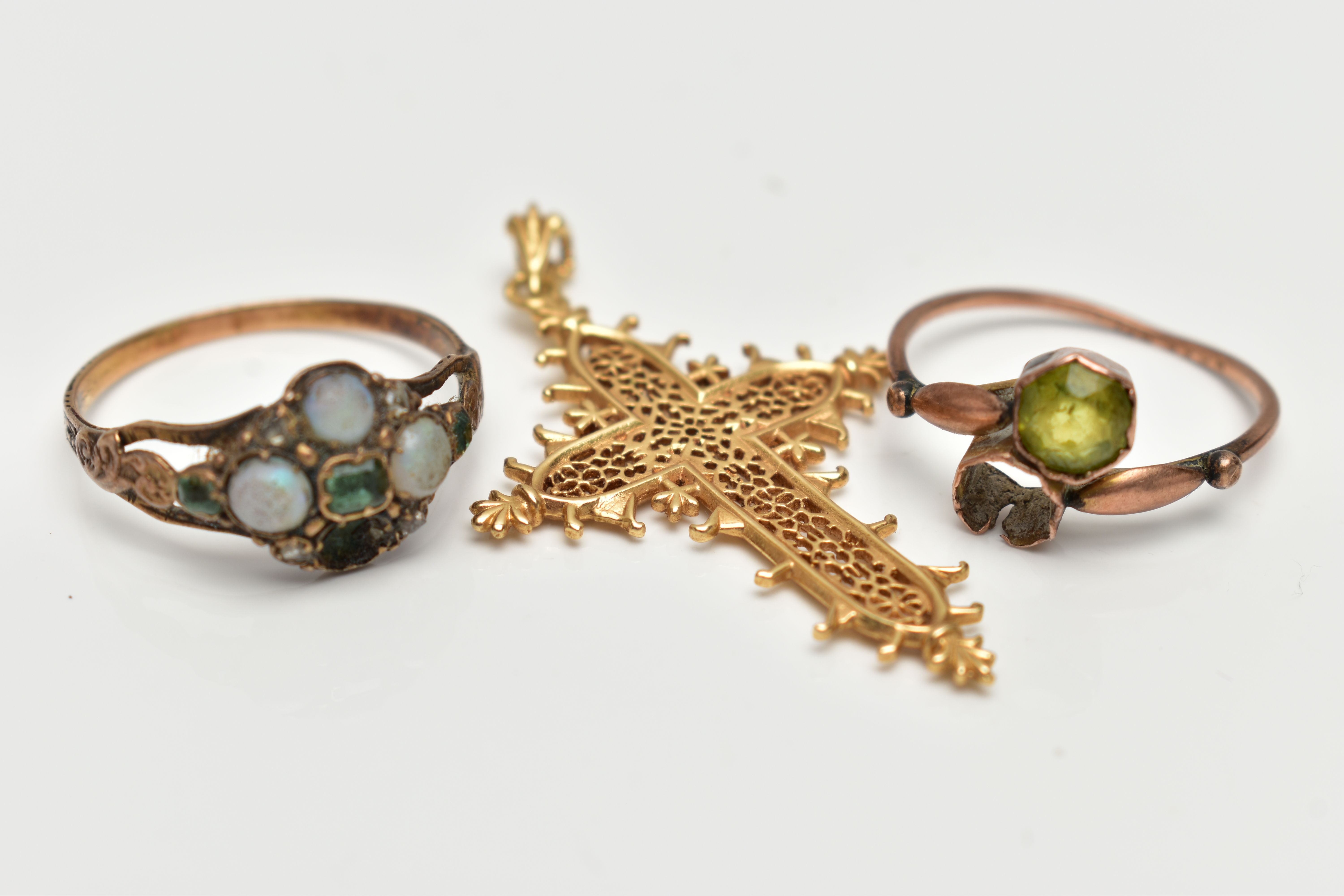 TWO RINGS AND A PENDANT, the first a/f yellow metal ring, set with emeralds and worn opal - Image 2 of 4