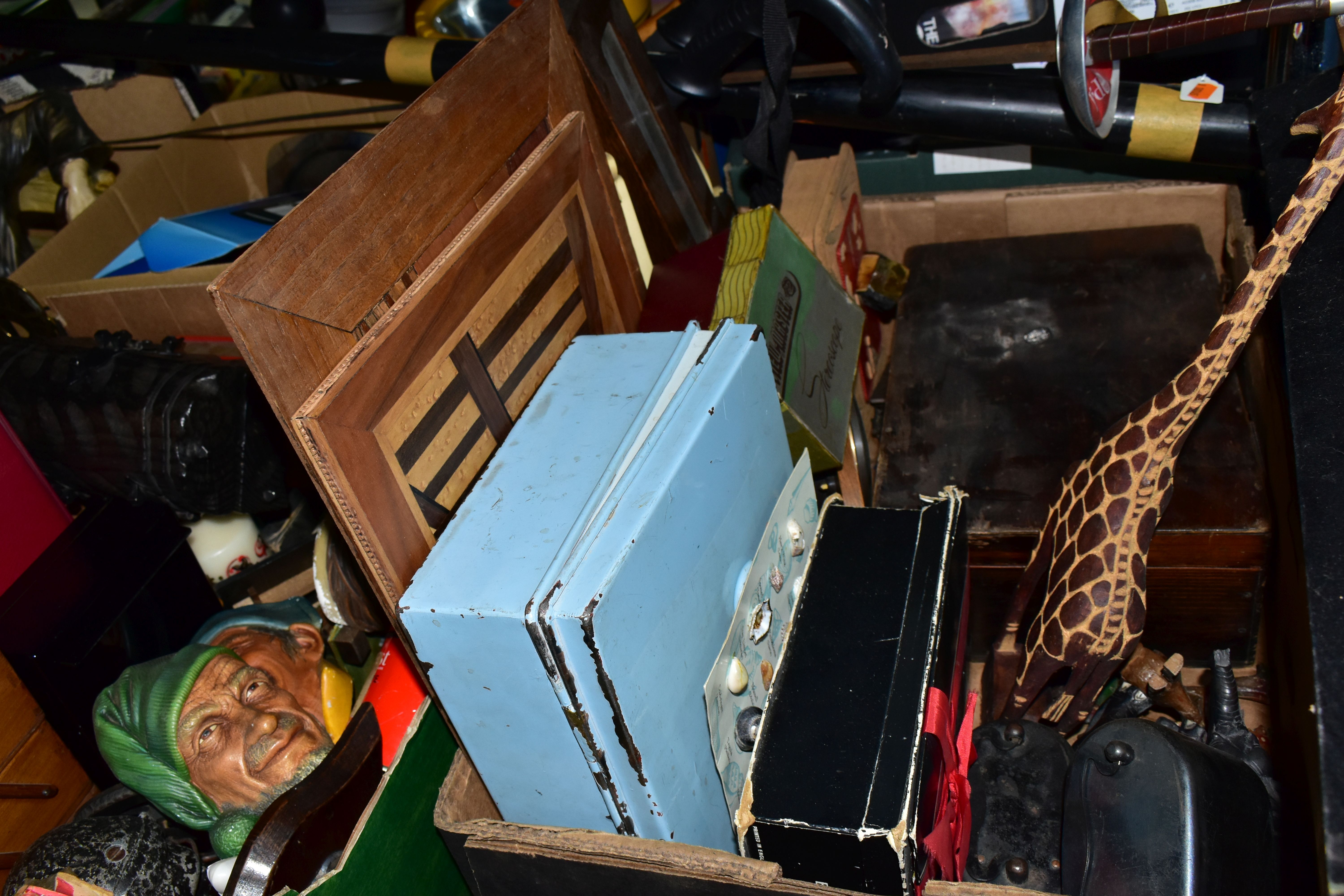 FOUR BOXES AND LOOSE MISCELLANEOUS ITEMS, to include a boxed Hohner Echo Elite harmonica, a mid- - Image 5 of 8