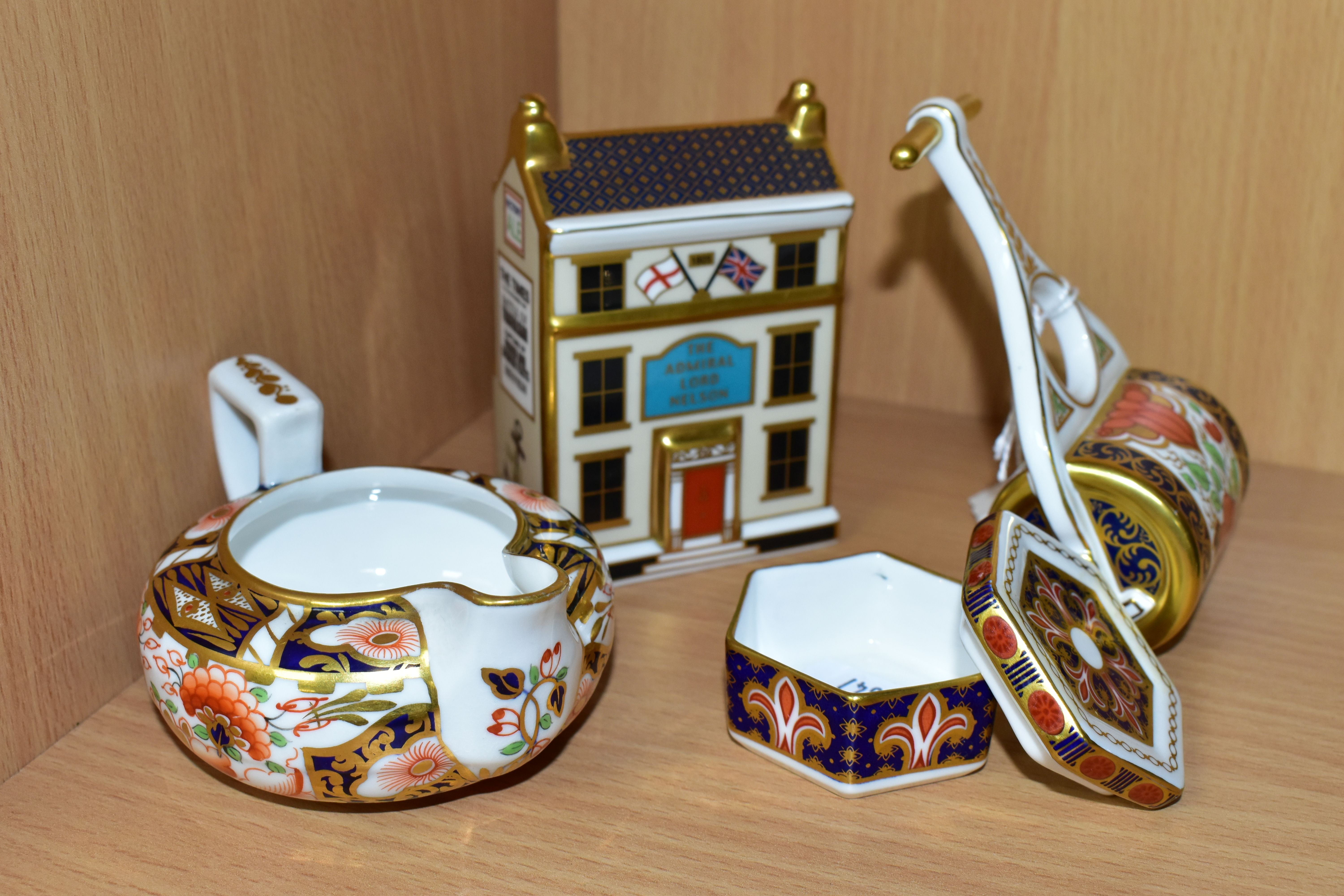 FOUR PIECES OF ROYAL CROWN DERBY TEA AND GIFT WARES, comprising an Imari pattern garden roller - Image 3 of 5