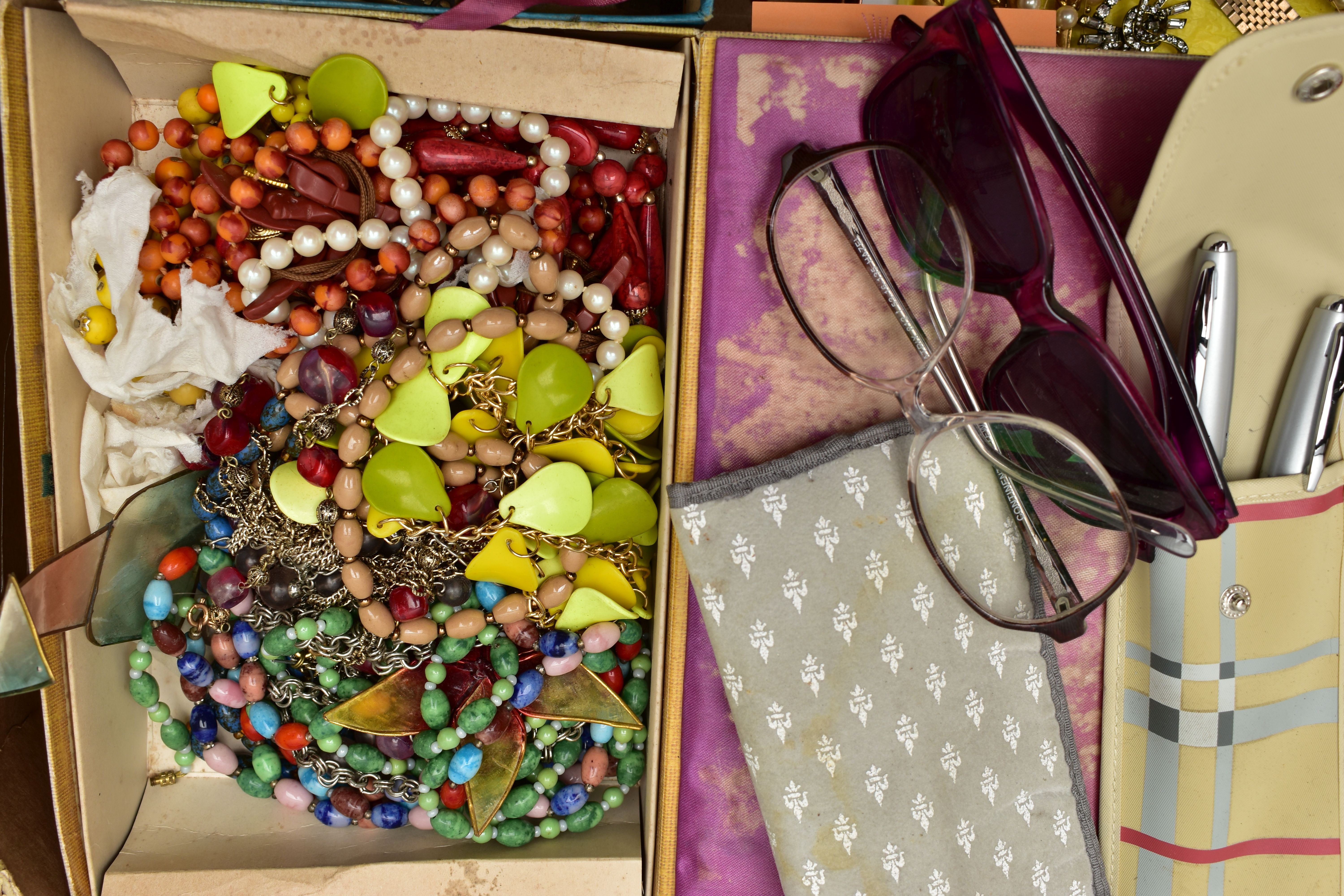 A BOX OF ASSORTED COSTUME JEWELLERY AND ITEMS, to include various beaded necklaces, imitation - Image 3 of 6