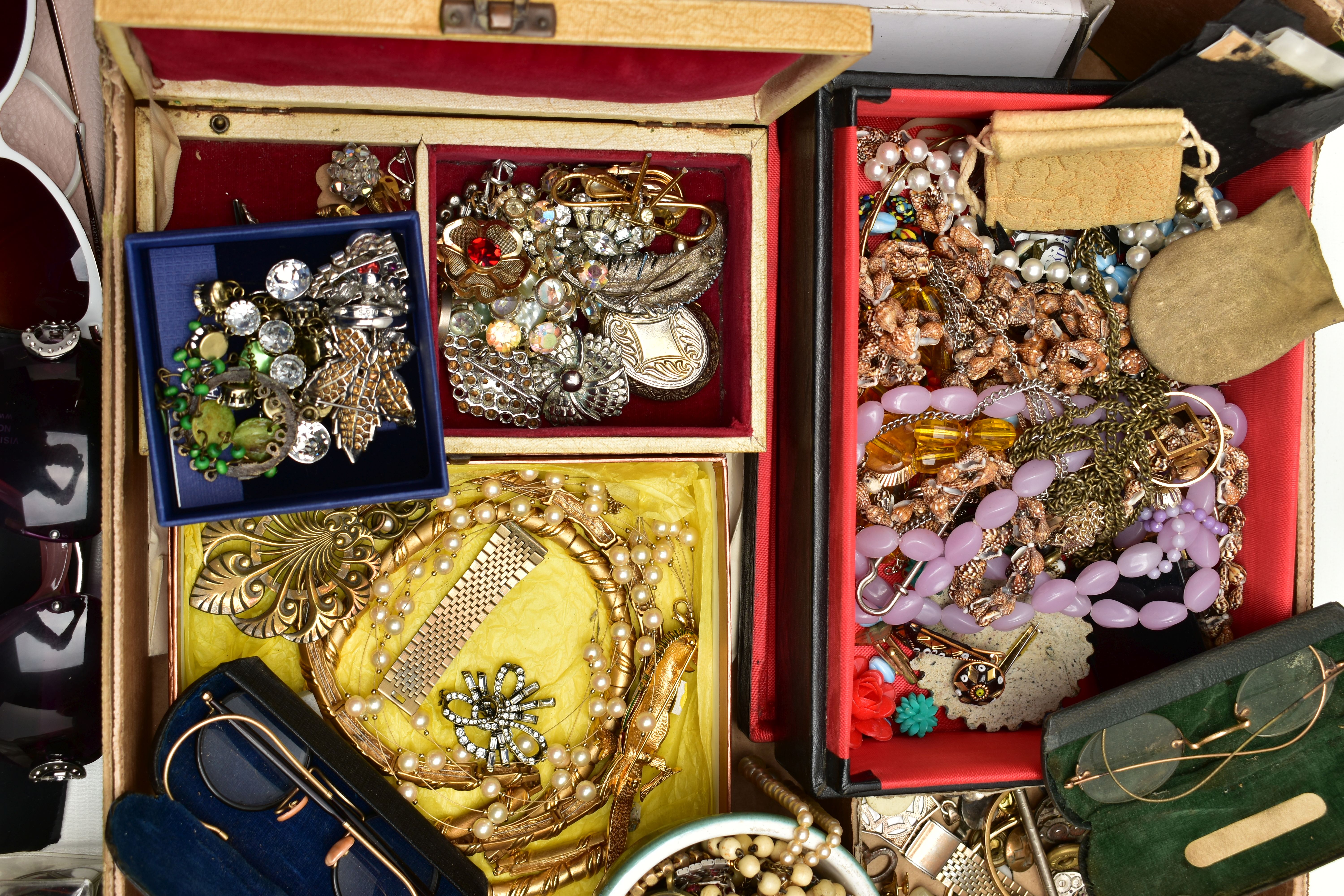 A BOX OF ASSORTED COSTUME JEWELLERY AND ITEMS, to include various beaded necklaces, imitation - Image 4 of 6