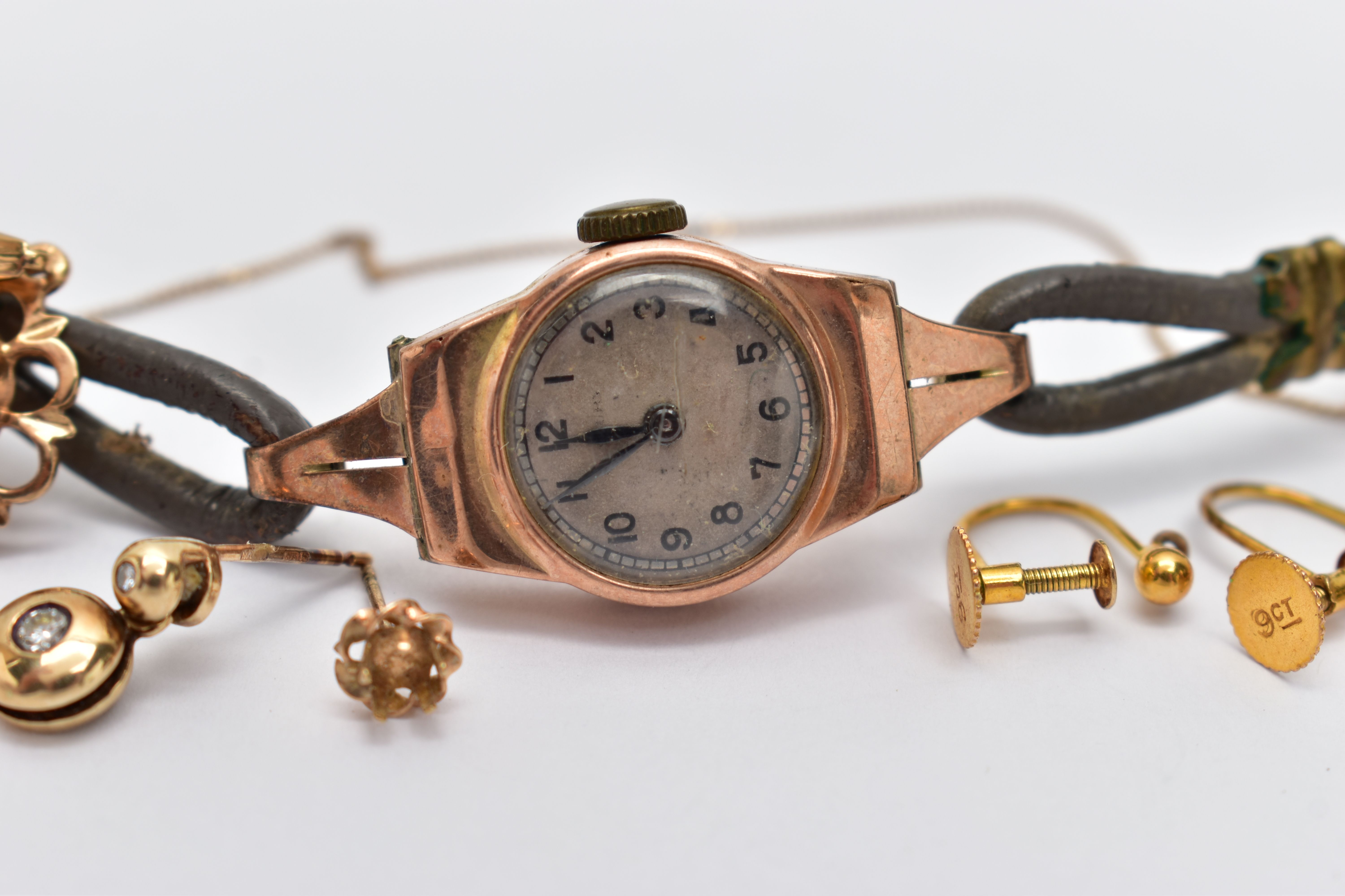 A LADYS 9CT GOLD WRISTWATCH AND ASSORTED YELLOW METAL JEWELLERY, to include a ladys, rose gold - Image 2 of 5