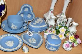 A GROUP OF WEDGWOOD AND AYNSLEY CERAMIC GIFTWARES, to include pale blue Wedgwood jasperware teacup