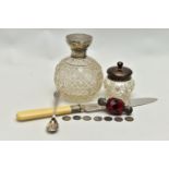 AN EARLY 20TH CENTURY SCENT BOTTLE AND OTHER ITEMS, to include a large round glass vanity scent