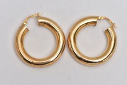 A PAIR 0F 9CT GOLD HOOP EARRINGS, hollow polished hoop, with lever fittings, hallmarked 9ct