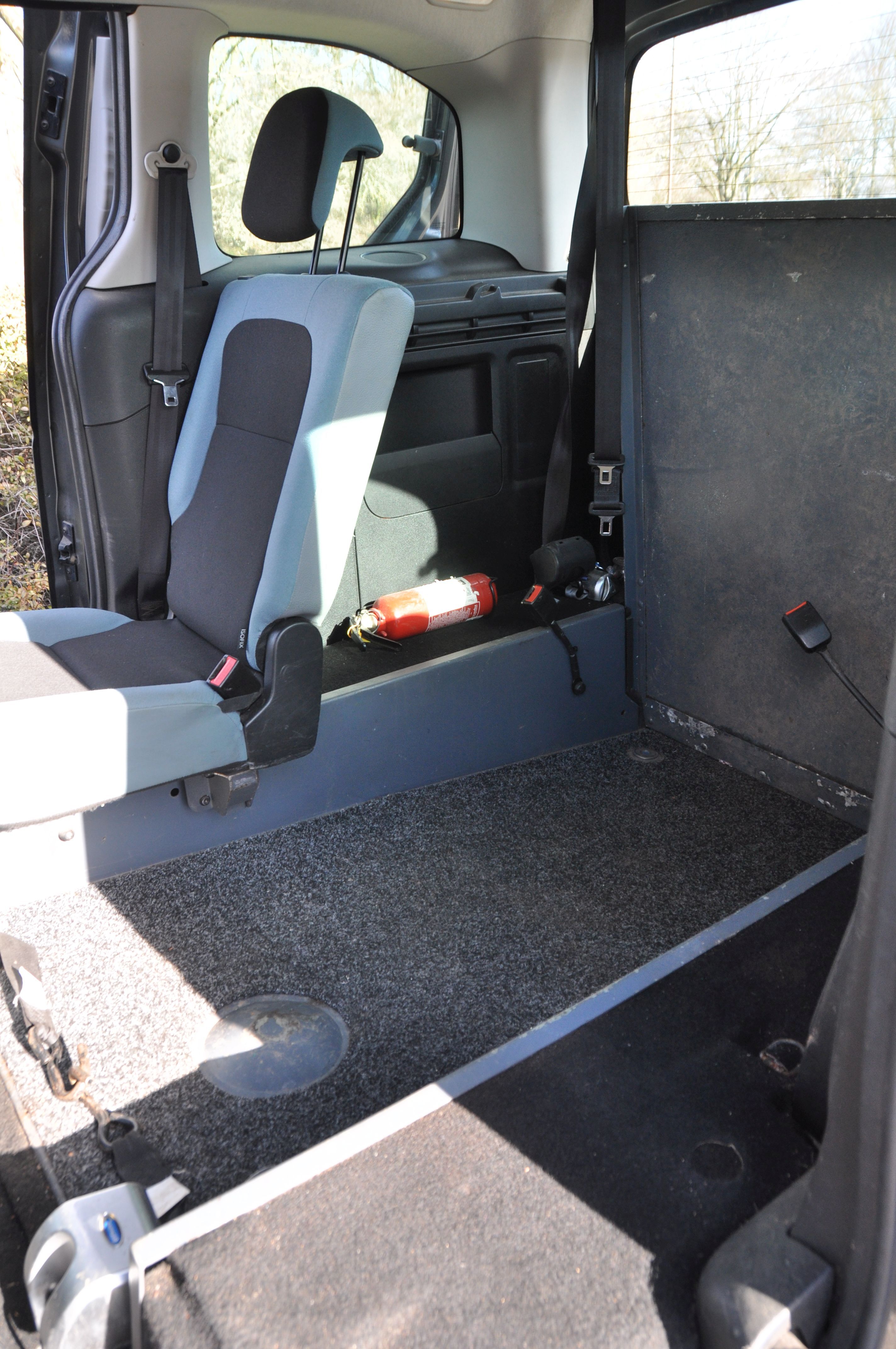 A 2014 CITROEN BERLINGO MULTISPACE GLENEAGLES CONVERSION in grey with two front and one rear seat - Image 7 of 11