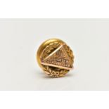 A 9CT GOLD PIN BADGE, wreath style pin with inscription 'Inco Quarter Century Club', hallmarked