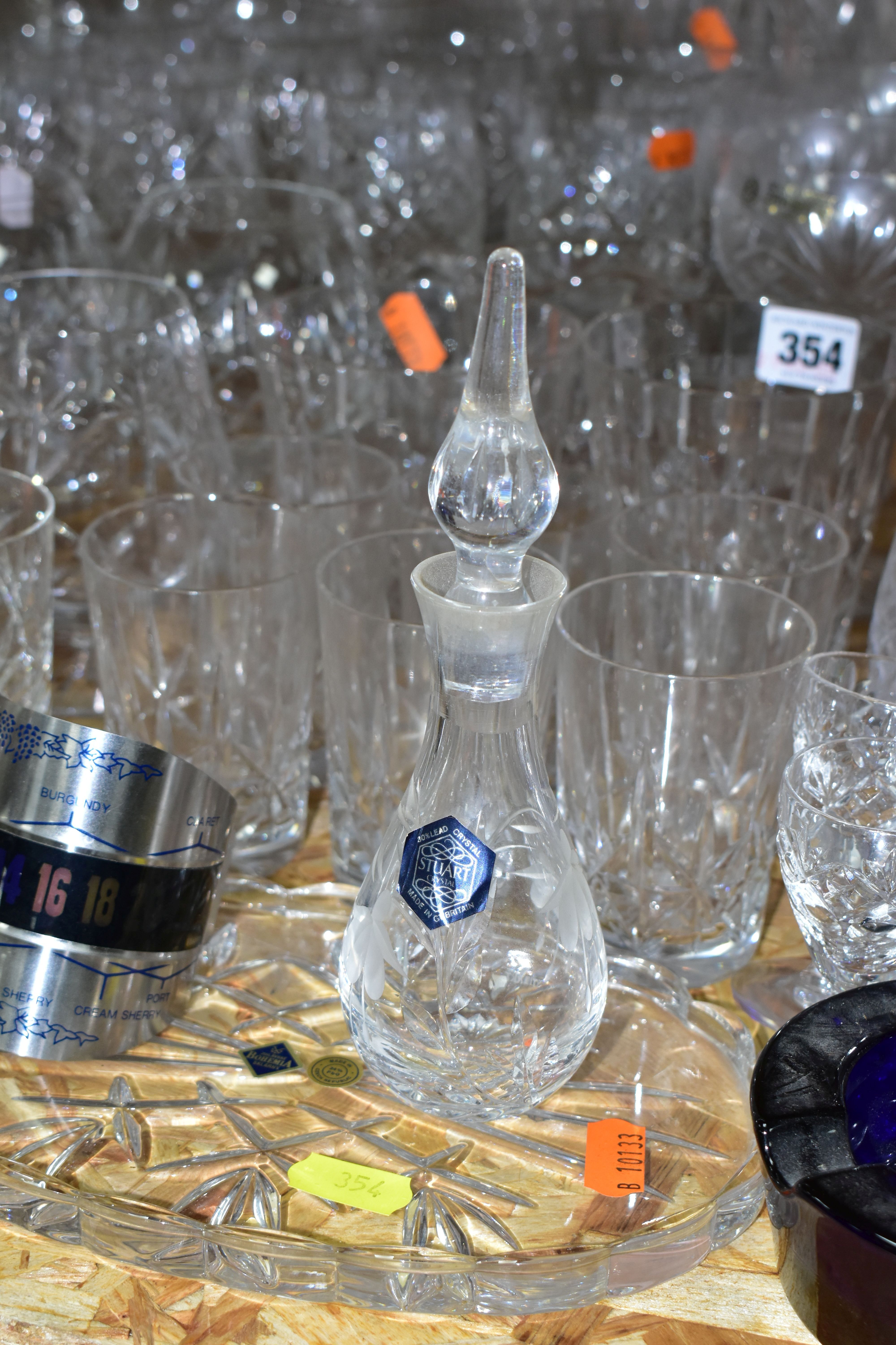 A GROUP OF CUT CRYSTAL AND COLOURED GLASSWARE, comprising a set of six cobalt blue glass juniper - Image 2 of 5