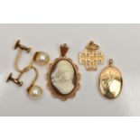 AN ASSORTMENT OF 9CT GOLD AND YELLOW METAL JEWELLERY, to include a shell cameo pendant, collet set