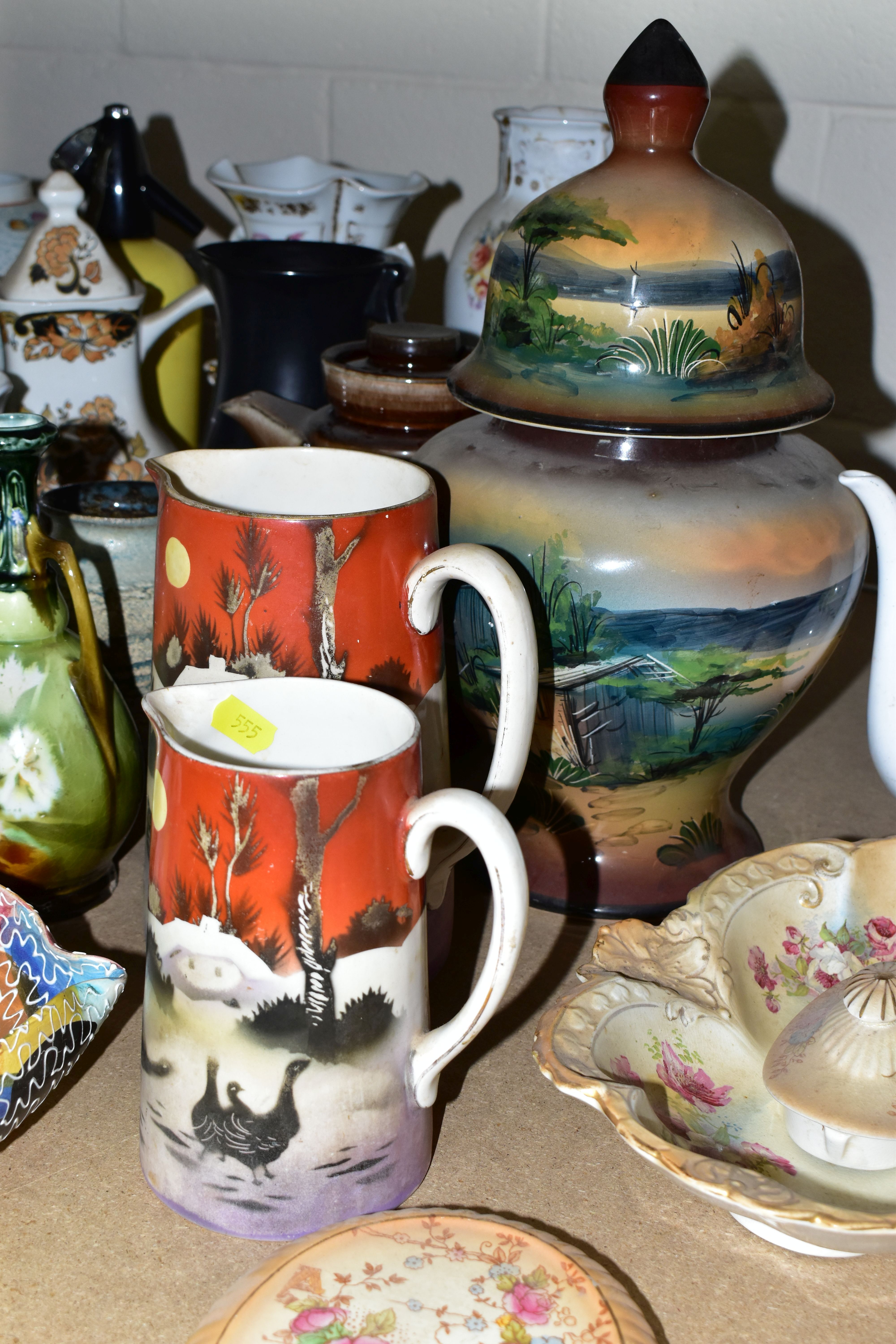 A QUANTITY OF CERAMICS, comprising Crown Devon Blush Ivory teapot stand, cake stand, fruit bowl, - Image 5 of 12