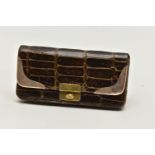 AN EARLY 20TH CENTURY CROCODILE SKIN PURSE, mounted with two 9ct rose gold hard wear corners to