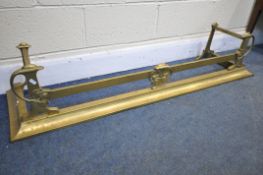 AN ARTS AND CRAFTS BRASS FENDER, inner length 122cm (condition:-brass pitting)