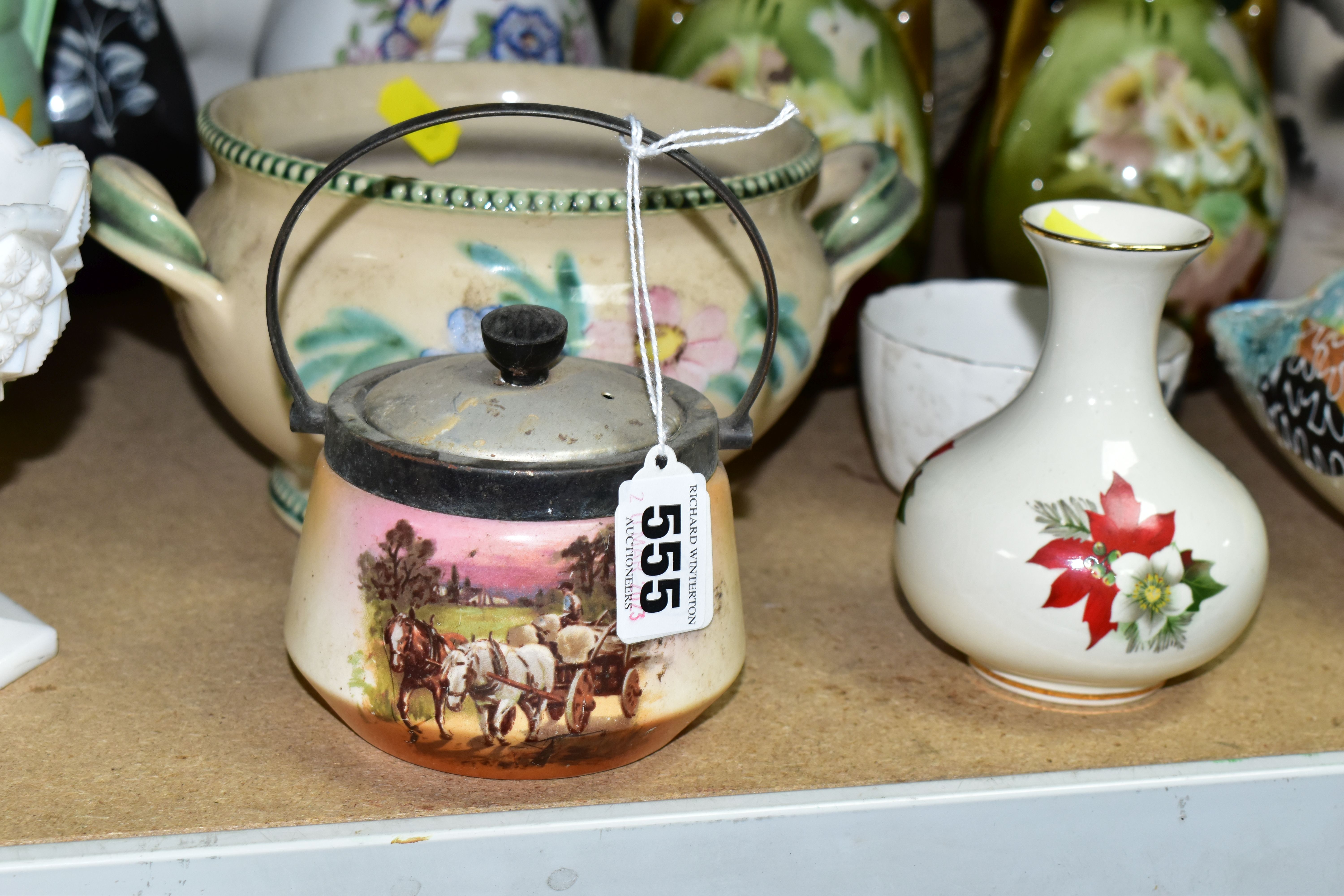 A QUANTITY OF CERAMICS, comprising Crown Devon Blush Ivory teapot stand, cake stand, fruit bowl, - Image 8 of 12