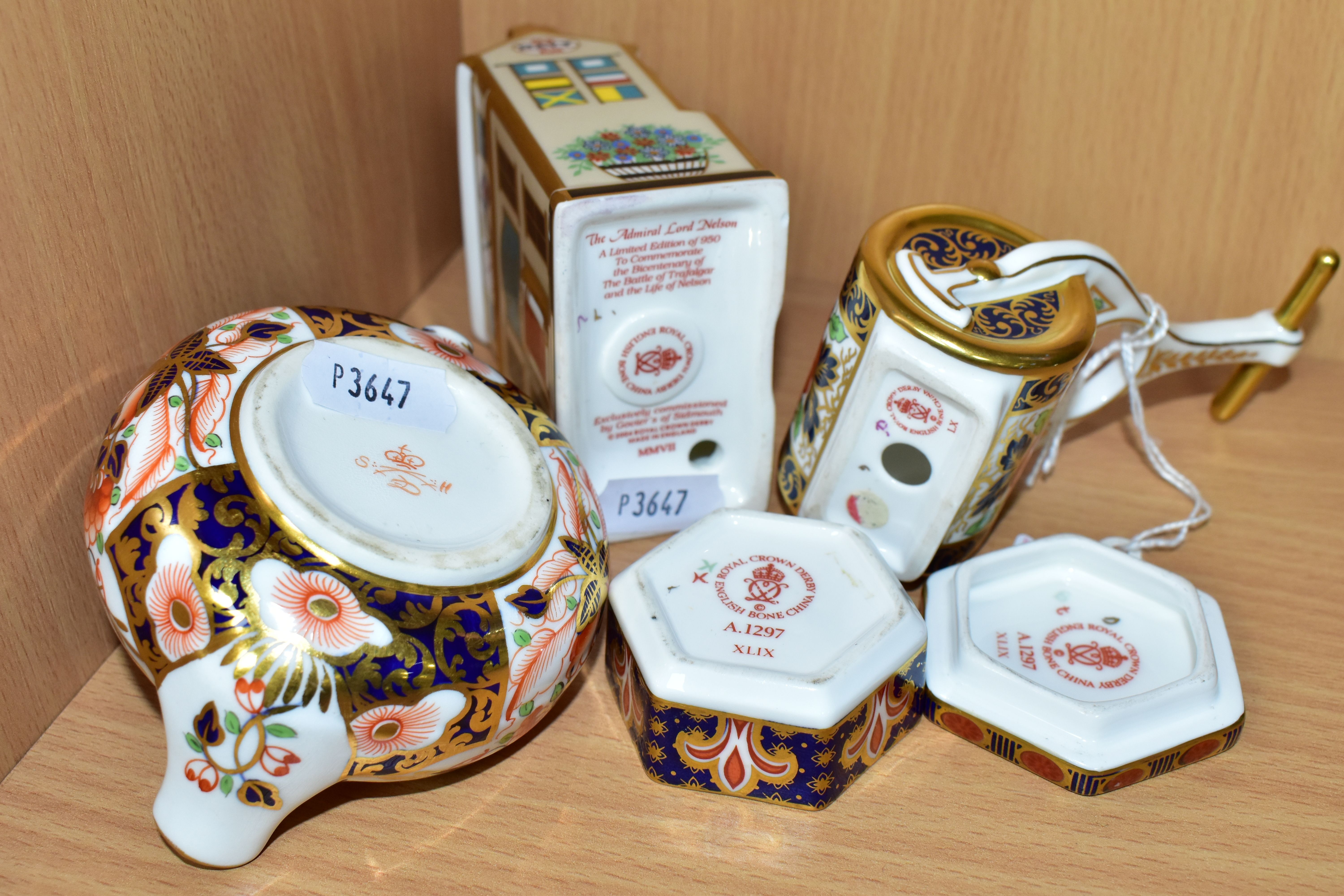 FOUR PIECES OF ROYAL CROWN DERBY TEA AND GIFT WARES, comprising an Imari pattern garden roller - Image 5 of 5